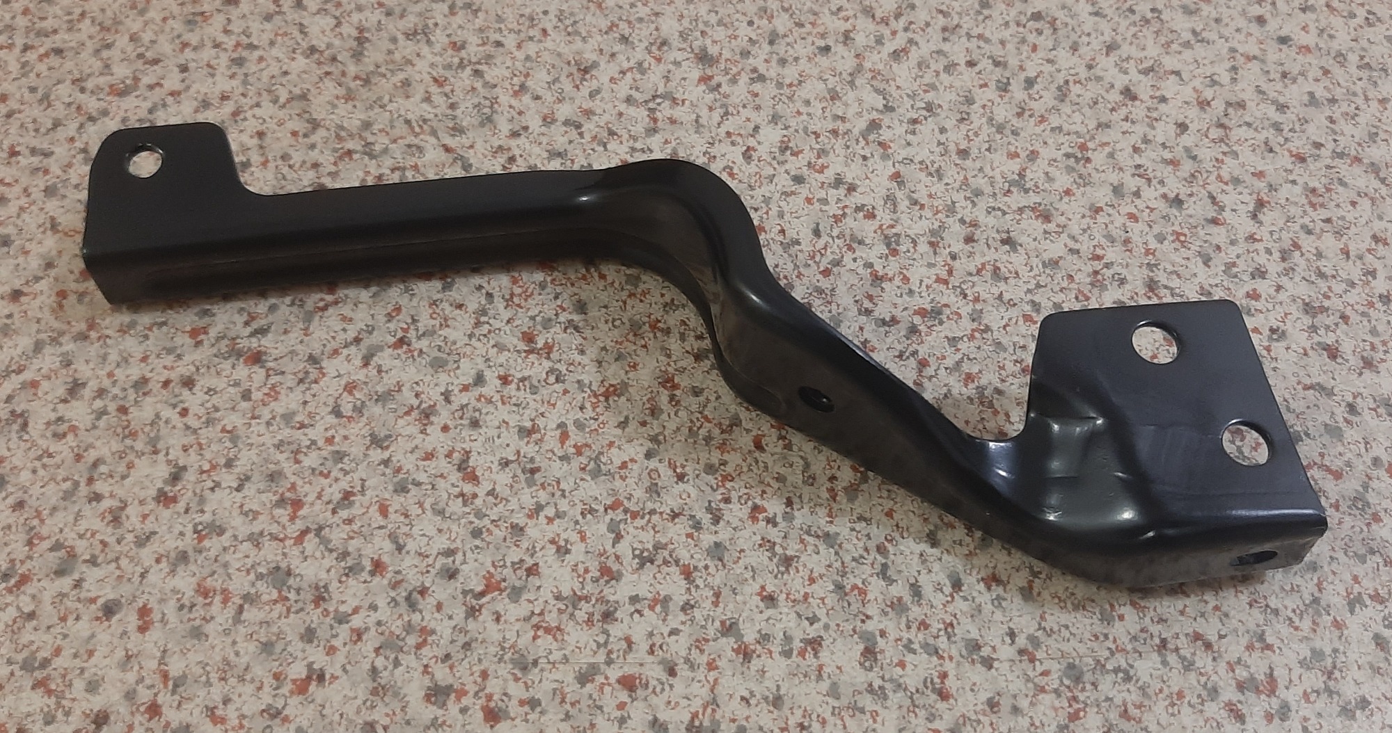 Uchycení chladiče dolní levé BMW