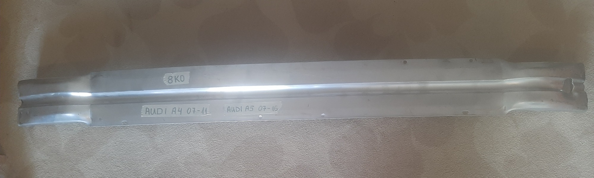 Výztuha předního nárazníku Audi