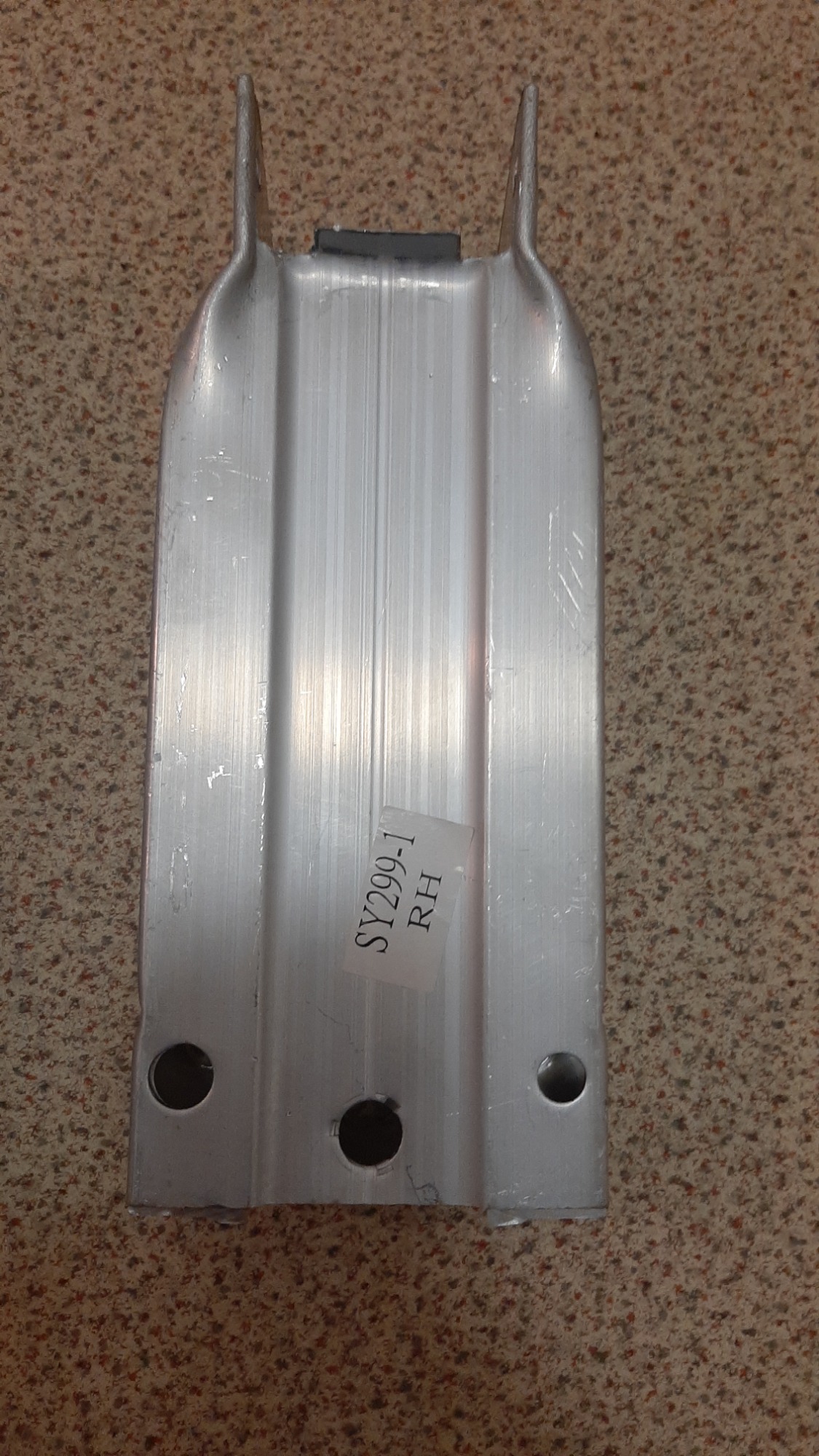 DRŽÁK PŘEDNÍ VÝZTUHY Mercedes