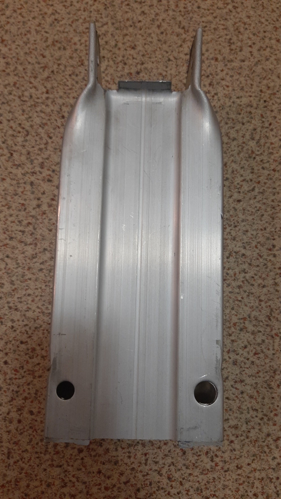 DRŽÁK PŘEDNÍ VÝZTUHY Mercedes