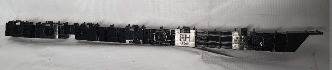 VNĚJŠÍ DRŽÁK ZADNÍHO NÁRAZNÍKU R